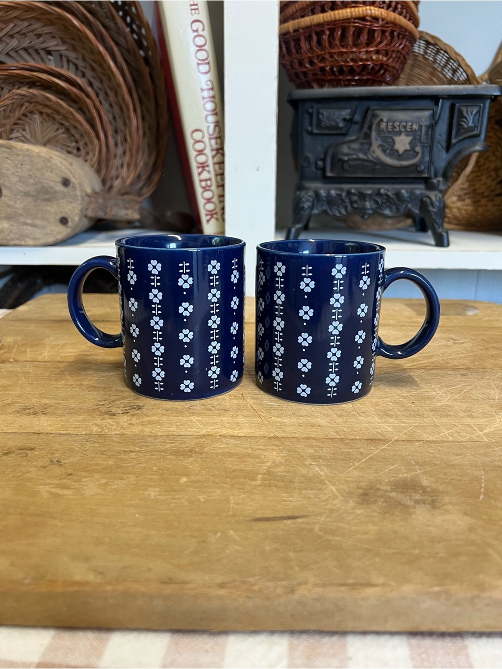 Vintage mugs Japan blue white flower granny core